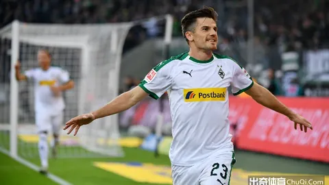 埃贝尔与赫内斯因疾缺席，未现身拜仁对圣保利比赛现场